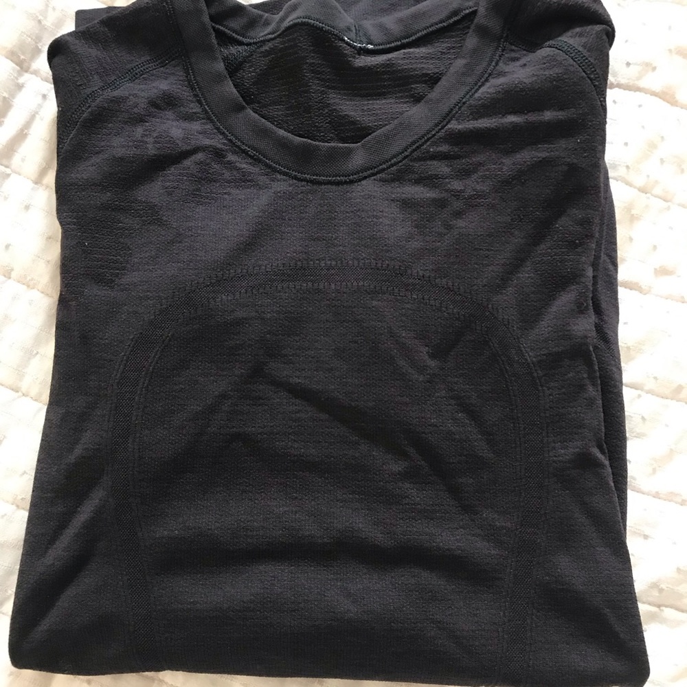 Lululemon workout long sleeve top